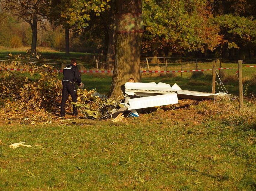 Kleinflugzeug abgestuerzt Sankt Augustin Meindorf P021.JPG